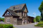 Der Bahnhof Nistertal / Bad Marienberg, alter Name Erbach/Westerwald (Erbach ist heute ein Stadtteil von Nistertal) hier am 19.05.2013 von der Straenseite aufgenommen.