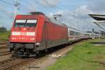 IC 2284 Hamburg-Binz bei der Ausfahrt im Rostocker Hbf.20.08.2011