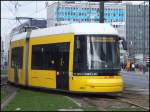 Moderne Straenbahn in Berlin am Alexanderplatz.