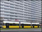 Moderne Straenbahn in Berlin am Alexanderplatz.