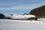 01 066 des  Bayerischen Eisenbahn Museums  aus N�rdlingen war mit einem Sonderzug in Richtung Freilassing unterwegs. Aufgenommen am 9. Dezember 2023 bei Axdorf im Chiemgau.