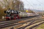   Die Zweizylinder-Heidampf-Schnellzuglokomotive 01 150, ex DB 001 150-2 fhrt am 05.12.2012, mit dem Dampfsonderzug Mnster - Hagen - Gieen - Marburg/Lahn (DPF 79385), in den Bahnhof Kreuztal ein,