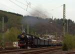 Im letzten Licht, gegen 20:10 Uhr kommt dann der zweite: Die Dreizylinder-Schnellzuglok 01 1066 der UEF, ex DB 012 066-7 zieht den zweiten Sonderzug der Eifelbahn, auf der Rckfahrt von Gieen, ber