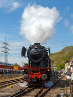   Ausfahrt der Personenzuglokomotive 23 071 (ex DB 023 071-4) der VSM - Veluwsche Stoomtrain Matschappij (NL Apeldoorn) am 30.04.2017 mit dem Dampfpendelzug aus dem Eisenbahnmuseum Bochum-Dahlhausen.