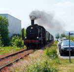 Die 38 2267, ex. P8 2553 Erfurt (90 80 0038 267-5 D-DGEG) vom DGEG Eisenbahnmuseum Bochum-Dahlhausen erreicht mit dem Nostalgiezug der RuhrtalBahn am 05 Juni 2011 den Haltepunkt Henrichshütte in Hattingen