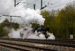 Die 52 4867 / 052 867-3 (90 80 0052 867-3 D-HEF) der Historische Eisenbahn Frankfurt e.V., ex GKB 152.4867 (Graz-Köflacher Eisenbahn- und Bergbaugesellschaft), ex ÖBB 152.4867, ex DRB 52 4867, am 22 April 2017 beim Umsetzen im Bahnhof Au/Sieg.

Die Güterzug-Dampflokomotive 52 4867 wurde 1943 bei Maschinenbau und Bahnbedarf AG in Potsdam-Babelsberg unter der Fabriknummer 13931 gebaut und an die Deutschen Reichsbahn geliefert. Nach dem Krieg blieb sie in Österreich und wurde zur ÖBB 152.4867, 1970 kam sie zur GKB und 1980 kaufte die HEF die Lok.