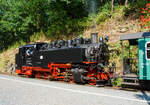 Die 99 1771-7 der Weißeritztalbahn / SDG Sächsische Dampfeisenbahngesellschaft mbH, ex (DB) DR 099 736-1, ex DR 99 771, am 26 August 2013 mit ihrem Personenzug im Bahnhof Seifersdorf.