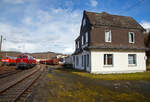 Der Kleinbahnhof der WEBA (Westerwaldbahn) in Scheuerfeld (Sieg) am 25.03.2023.