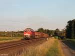 232 569-4 zieht bei Oberteich den Schotterzug aus Bodenwöhr bei Oberteich.