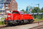   Die 261 098-8 (92 80 1261 098-8 D-DB) der DB Schenker Rail fährt am 11.06.2015 solo durch dem Hbf Lübeck.