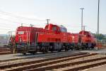   Zwei Voith Gravita 10 BB, die 261 053-3 (92 80 1261 053-3 D-DB) und dahinter die 261 058-2 (  92 80 1261 058-2 D-DB) der DB Schenker Rail abgestellt am 12.09.2015 beim Bahnhof Montabaur.