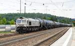 Class 66 DE 670 Rhein Cargo mit Kesselwagenganzzug in Amstetten am 30.05.2020.