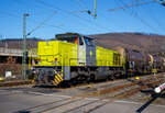 Die 275 817-5 (92 80 1275 817-5 D-ATLU) der Alpha Trains Belgium, am 14.02.2023 als Schlussläufer vom sogenannten  Henkelzug , beim Bü 343 (km 112,183) in Niederschelderhütte.

Die G 1206 wurde 2000 von Vossloh in Kiel unter der Fabriknummer 1001026 gebaut und war von 2000 bis 2006 an die RBH - RAG Bahn und Hafen GmbH bis Dezember 2015 vermietet und führ dort als RAG 829 bzw. RBH 829 (ab 2007 - 9 2 80 1275 817-5 D-RBH).