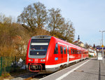 Der Dieseltriebwagen mit Neigetechnik 612 981 / 612 481 (95 80 0612 981-0 D-DB / 95 80 0612 481-1 D-DB), ein Bombardier  RegioSwinger  der DB Regio Bayern, ex DB 612 181-8 / 612 181-8 am 27.03.2015,