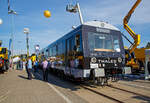 Aus alt mach neu, das nennt man Nachhaltigkeit....
Der ETCS-Messtriebwagen VT 420 „Thales Lucy Train“ der THALES war auf der InnoTrans 2018 in Berlin (hier 18.09.2018) ausgestellt.2018 noch eingestellt als 95 80 0626 420-3 D-WEG durch die Wrttembergische Eisenbahngesellschaft mbH (WEG), seit 2020 nun als 95 80 0626 420-3 D-THADE.

Der Triebwagen wurde 1994 von ABB (ex Waggon Union) in Berlin-Borsigwalde unter der Fabriknummer 36234 gebaut und als VT 420 an den Zweckverband Verkehrsverband Wieslauftalbahn (ZVVW) geliefert, 2001 ging er an die der Wrttembergischen Eisenbahn-Gesellschaft (WEG) und ca. 2014 an die Thales Transportation Systems GmbH (Stuttgart). THALES baute den VT 420 zum ETCS/LZB Messtriebwagen und zum Probetrger autonomes Fahren umgebaut.

TECHNISCHE DATEN:
Achsformel: B’B’
Lnge ber Puffer: 	23.890 mm
Drehzapfenabstand: 15.100 mm
Achsabstand im Drehgestell:  2.200 mm
Leergewicht: 39,0 t
Hchstgeschwindigkeit: 	100 km/h 
Motor: 2 Stck MAN D 2866 LUE (wassergekhlter 6-Zylinder-Viertakt-Diesel-Reihenmotor mit Direkteinspritzung, Abgasturboaufladung und Ladeluftkhlung in Unterflurbauweise als Einbaumotor)
Leistung: 	2  250 kW (2x 340 PS) 
Getriebe: 2 Stck Voith Turbogetriebe T211rz
Leistungsbertragung: hydraulisch
