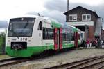 STB VT 124 wirbt für die Rennsteig-Shuttle ins Bw Arnstadt am 19 September 2015.