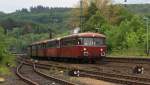 15.05.2011 in Scheuerfeld/Sieg: Die Westerwlder Eisenbahnfreunde WEF 44 508  aus Westerburg sind mit einer 5er-Garnitur der Oberhessischen Eisenbahnfreunde nach Siegen unterwegs.