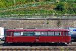 Seitenportrait - Mit laufendem Motor steht am 02.09.2012 in Linz am Rhein 798 760-5 (ex DB VT98 9760) der Kasbachtalbahn (Eigentmer ist die EVG - Eifelbahn Verkehrsgesellschaft mbH).