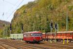 Der Schienenbus 798 760-5 (ex DB 796 760-7, DB VT98 9752) der Kasbachtalbahn (Eigentmer ist die EVG - Eifelbahn Verkehrsgesellschaft mbH) erreicht am 12.04.2015 bald den Bahnhof Linz am Rhein.