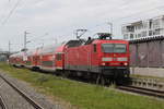 143 065-1 mit RE 18490 von Berlin Hbf(tief)nach Warnemünde bei der Durchfahrt im Haltepunkt Warnemünde-Werft.25.06.2017