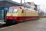 Die DB 101 001-6 „RHEINGOLD“ (91 80 6101 001-6 D-DB) vom DB Museum Koblenz (BSW—Freizeitgruppe) ist am 30 Dezember 2024 beim Hauptbahnhof Köln auf dem Stumpfgleis neben dem Gleis 1 Abschnitt F und DB Casino Köln Hbf abgestellt.

Die Lok wurde 1996 von ADtranz (ABB Daimler-Benz Transportation GmbH) in Kassel unter der Fabriknummer 33111 gebaut.
