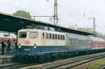 RB nach Mönchengladbach mit 110 279 steht am 28 September 2002 in Köln Deutz.