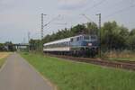 TRI 111 054 schiebt der RB37 durch Kaarst Broicherheide am 8 Augustus 2025.