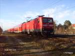 112 106-9 zieht ein RE1 Frankfurt/Oder durch Berlin-Friedrichshain.