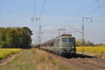 140 438-3 fuhr am 12.10.2018 den Henkelzug und passiert auf diesem Bild die Fotostelle von Klein Gerau.