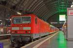   Die 143 644-3 (ex DR 243 644-2) der DB Regio ist mit einem Nahverkehrszug (n-Wagen, ex Silberlinge) am 29.12.2013 (1:47 Uhr) im Hauptbahnhof Frankfurt am Main abgestellt.