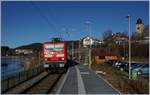 Nachdem die Regionalbahn von Freiburg nach Seebrugg in Schluchsee mit der 143 332-5 gehalten hat, reicht es gerade noch fr ein Bild der Lok in dieser schnen Umgebung.