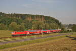 143 135 ist am frühen Morgen des 11.06.2021 mit ihrer RB22 auf dem Weg nach Frankfurt und erreicht dabei in Kürze den Haltepunkt von Oberbrechen.