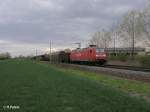 145 042-8 mit gemischten Gterzug bei Podelwitz.