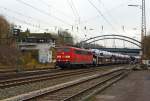   Die 151 109-6 (91 80 6151 109-6 D-DB) der DB Schenker Rail Deutschland AG fährt mit einem Autotransportzug am 22.11.2014 durch Kreutal in Richtung Norden.