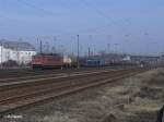155 107-6 durchfhrt Leipzig Schnefeld mit einem gemischten Gterzug.