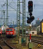 Die 181 210-6 bringt den IC 133 (Luxembourg-Koblenz-Kln-Norddeich Mole) von Luxembourg nach Koblenz, hier am 13.04.2013 bei der Einfahrt in den Hbf Koblenz.