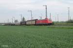 185 233-4 mit ein gemischten Gterzug nach Passau bei Regensburg Ost.