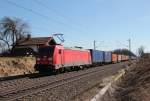 185 208-6 ist mit einem Containerzug in Richtung M�nchen unterwegs.