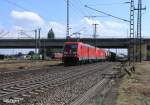 185 362-1 + eine Schwester Maschine ziehen ein Kesselzug an regensburg ost vorbei.