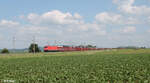 185 316-7 zieht bei Uffenheim ein Autotransportzug in Richtung Norden.
