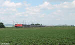 185 312-6 zieht bei Uffenheim ein langen Autotransportzug in Richtung Norden.
