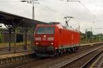   Die 185 072-6 der  DB Schenker Rail Deutschland AG rauscht als Lz (solo) am 29.08.2014 durch den Bahnhof Bonn-Beuel in Richtung Norden.