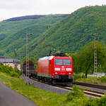   Die 185 036-1 (91 80 6185 036-1 D-DB) der DB Cargo AG fährt am 30.04.2018 mit einem gem.