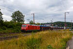 Die 185 058-5 (91 80 6185 058-5 D-DB) der DB Cargo AG fährt am 11 Juli 2024 mit einem langen beladen Autotransportzug (Wagen der Gattung Laaeks 553 der DB Cargo Logistics GmbH, ex ATG), durch