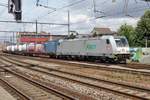 Am 28 Juni 2016 durchfahrt Akiem/FRET SNCF 186 184 Antwerpen-Berchem.