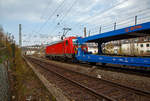 Die DB Cargo 187 189 (91 80 6187 189-6 D-DB) fährt am 21.04.2021 mit einem leeren SITFA-Autotransportzug (dreiachsiger Doppelstock-Autotransportwagen der Gattung Laekks)  durch Siegen, und biegt