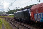 Die schwarze 189 091-2 (91 80 6189 091-2 D-DB, Class 189- VJ) der DB Cargo AG, MRCE Dispolok ES 64 F4-991, fährt am 11 September 2024, mit einem Coilzug (sechsachsigen Drehgestellflachwagen mit verschiebbarem Planenverdeck und Lademulden für Coils, der Gattung Sahimms-tu 900.2), durch den Bahnhof Scheuerfeld (Sieg) in Richtung Betzdorf bzw. Siegen.

Die SIEMENS EuroSprinter ES 64 F4 wurde 2005 von Siemens in München-Allach unter der Fabriknummer 21077 gebaut und in der Variante B, an die damalige Railion Deutschland AG ausgeliefert und war nur für Deutschland zugelassen. Im Jahr 2006 wurde sie an die MRCE Dispolok verkauft, wo sie die Bezeichnung ES 64 F4-991 (91 80 6189 091-2 D-DISPO) trug. 2008 wurde sie dann in die Variante J umgebaut und hat so nun die Zulassungen für Deutschland und die Niederlande. Unteranderem war sie an die ERSR, LTE, RRF und die SBB Cargo International AG vermietet. Im November  2021 wurde sie dann an die DB Cargo AG verkauft.

Die BR 189 (Siemens ES64F4) hat eine Vier-Stromsystem-Ausstattung, diese hier hat die Variante J (Class 189-VJ) und besitzt so die Zugbeeinflussungssysteme LZB/PZB, ETCS und ATB für den Einsatz in Deutschland und den Niederlanden.
Die Stromabnehmerbestückung ist folgende:
Pos. 1: D, NL (AC)
Pos. 2: NL (DC)
Pos. 3: NL (DC)
Pos. 4: D, NL (AC)