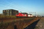 Unlock the Dock 193 342 zieht der Combinant-KLV durch Tilburg-Reeshof am 10 März 2022.