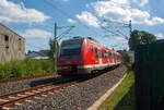 Der vierteilige ET (elektrische Triebzug) 422 572-8 / 422 072-9 der S-Bahn Rhein-Ruhr (Betreiber DB Regio NRW), der Linie S9 von Gladbeck über Essen Hbf nach  W-Vohwinkel, erreicht am 18 Juli