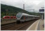 ET 22007   Iserlohn   gekuppelt mit ET 22001 (zwei 2-teiliger Stadler Flirt) der Abellio Rail NRW am 18.08.2013 im Bahnhof Finnentrop.Sie fahren als RE 16   Ruhr-Sieg-Express  die Verbindung